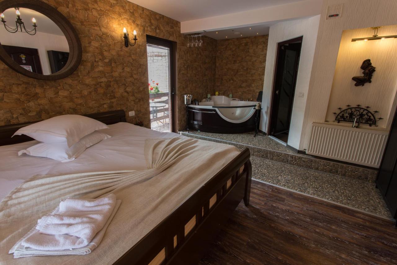 Pension Casa Wenge Sinaia Buitenkant foto