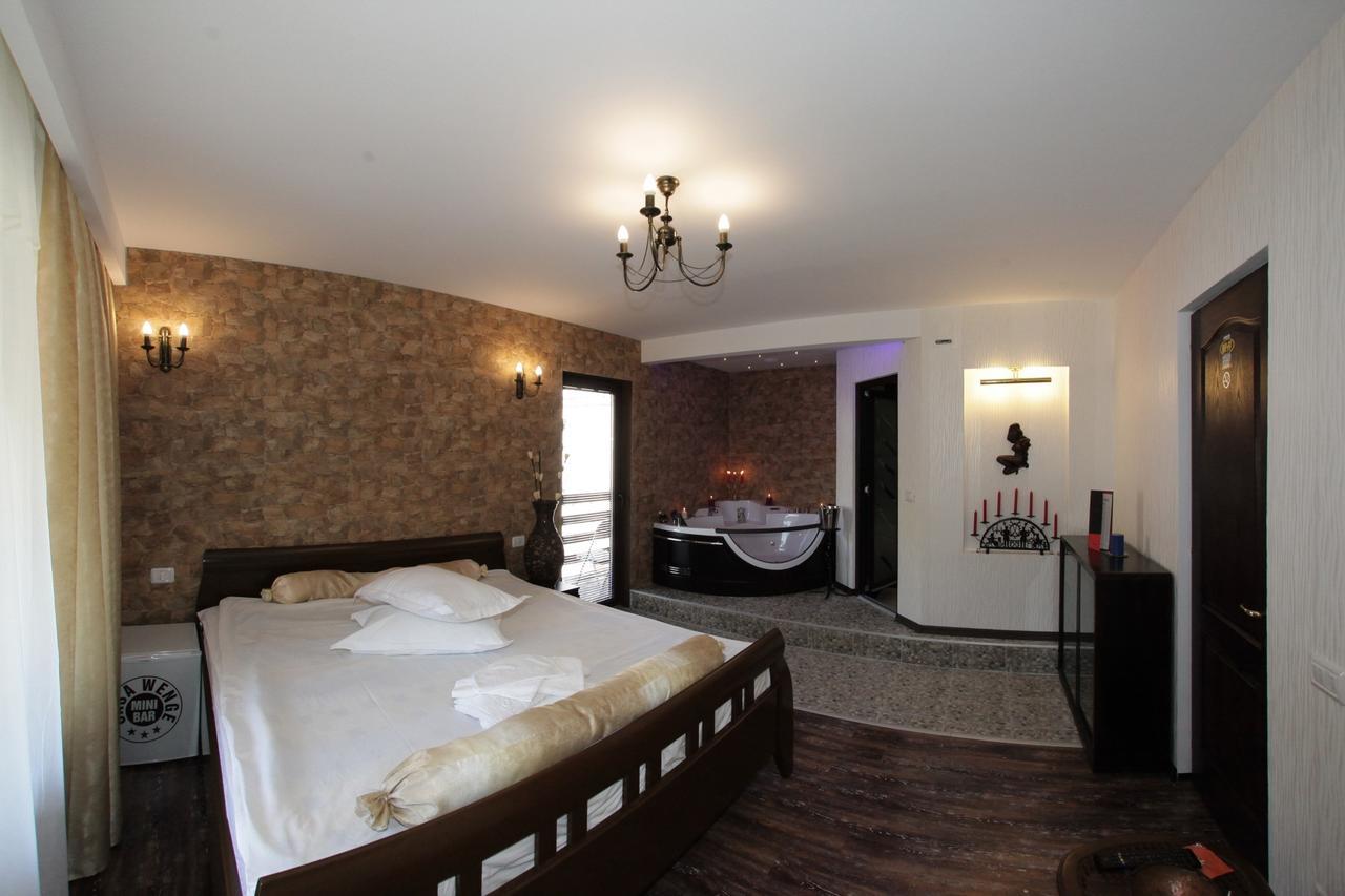 Pension Casa Wenge Sinaia Buitenkant foto